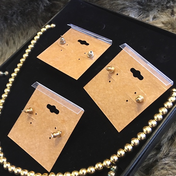 Boxed set of 3 necklaces with matching earrings - Picture 3 of 11